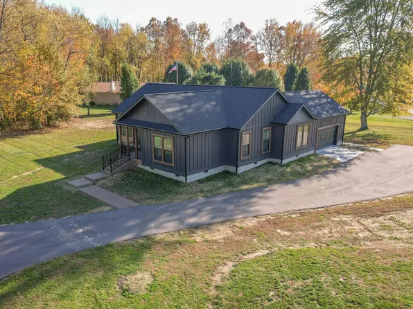 22027 Redding Woods, Seymour, IN 47274