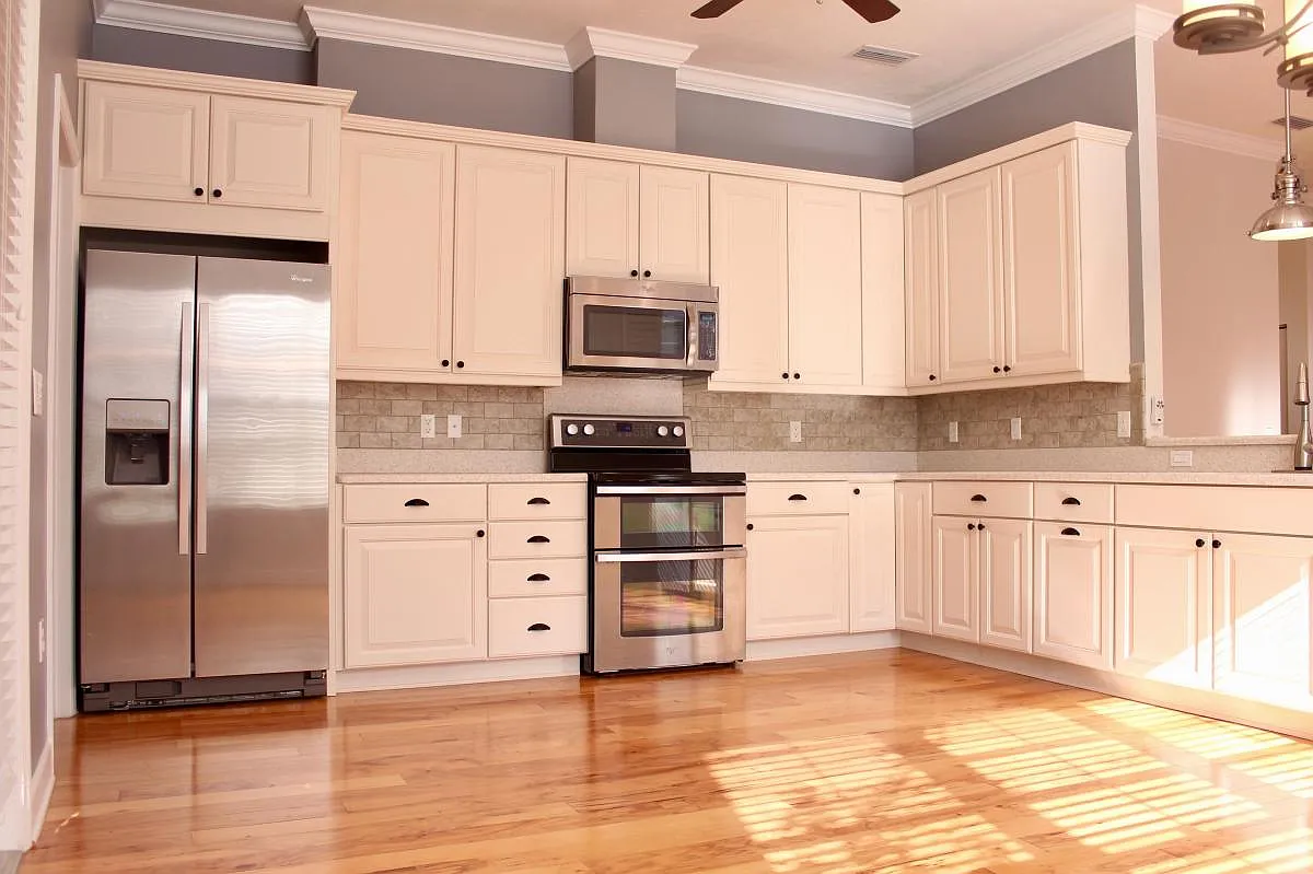 3 bed, 1911 sqft, $2,450 — Photo 4