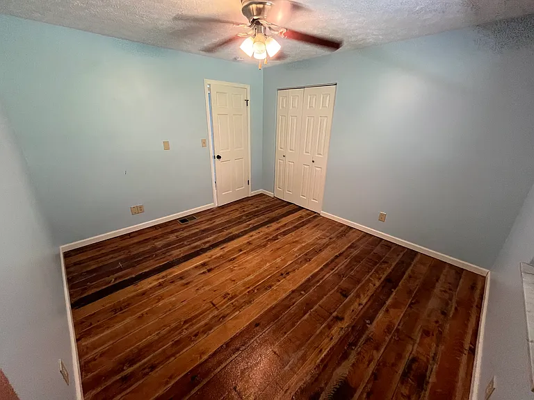 10060 Persimmon Grove Pike — Photo 8