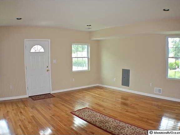 3rd image of 706 Monmouth Pkwy