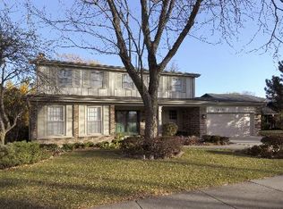 1618 E Peachtree Dr, Arlington Heights, IL 60004