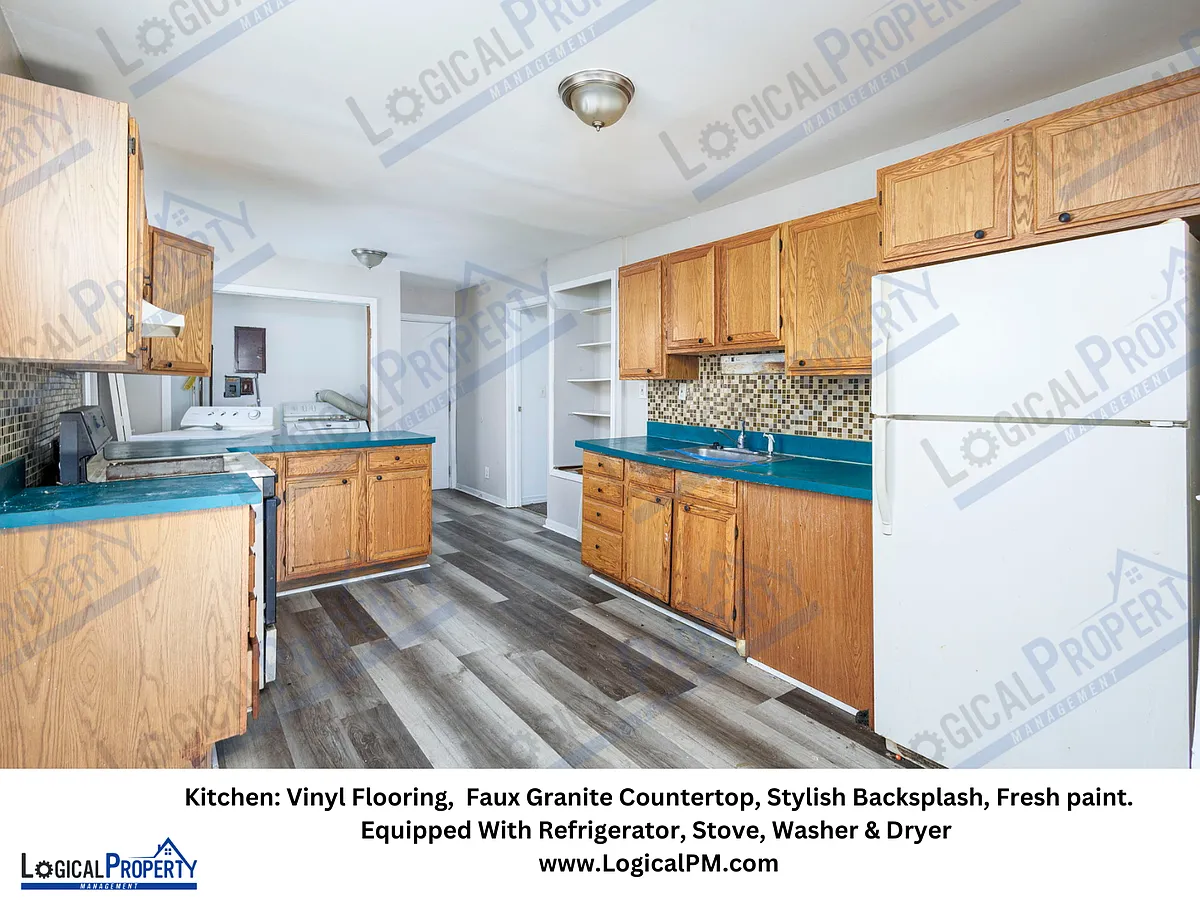 2_Kitchen v1 - 621 E Meyers Ave