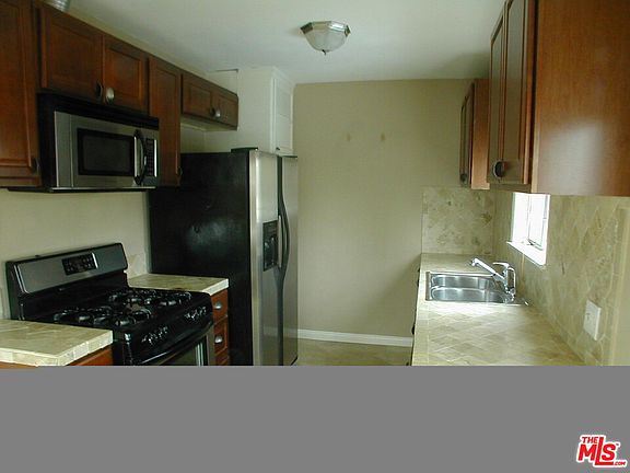 3rd image of 2221 Ocean Park Blvd APT 3