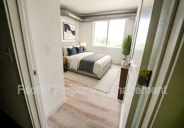 905 S Victory Dr #116 — Photo 4
