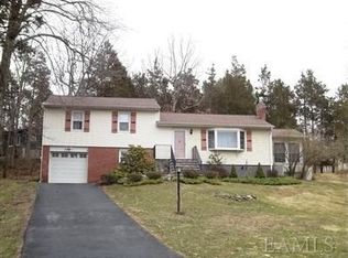 24 Schyler Dr, Poughkeepsie, NY 12603