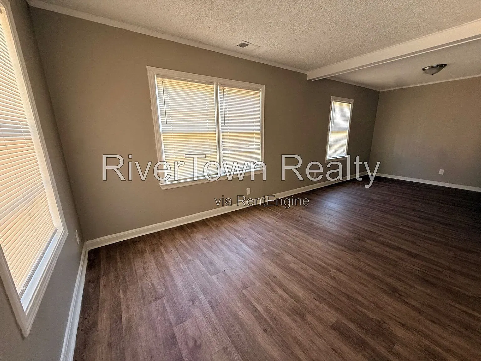 3 bed, 2.0 bath, 1464 sqft, $1,395 — Photo 2