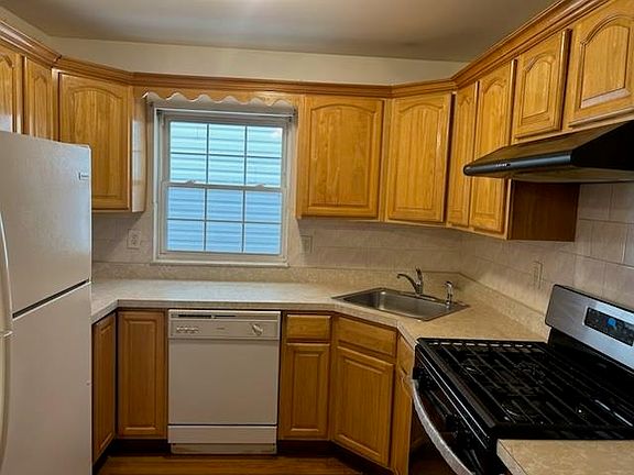4th image of 29 Stegman St APT 1