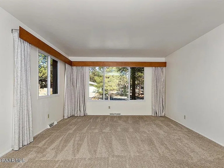 1809 Autumn Dr — Photo 2
