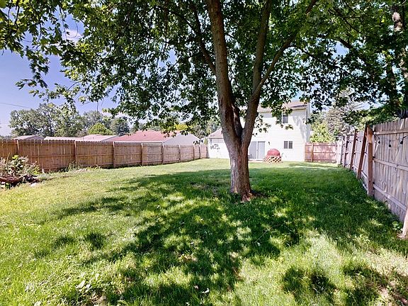 3rd image of 832 Randallwood Dr