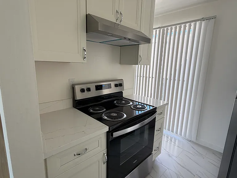 1635-1637 Leavenworth St #303 — Photo 2