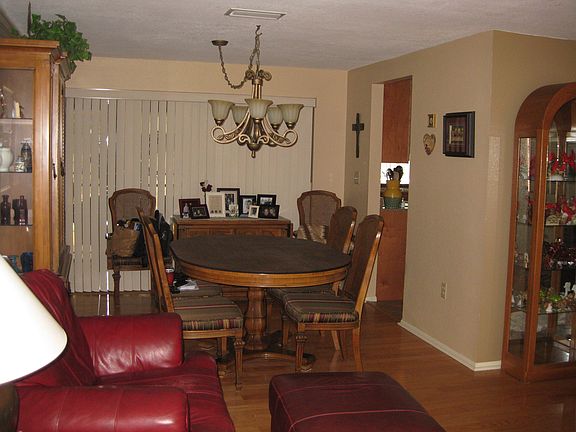 4th image of 1500 Coachlight Way