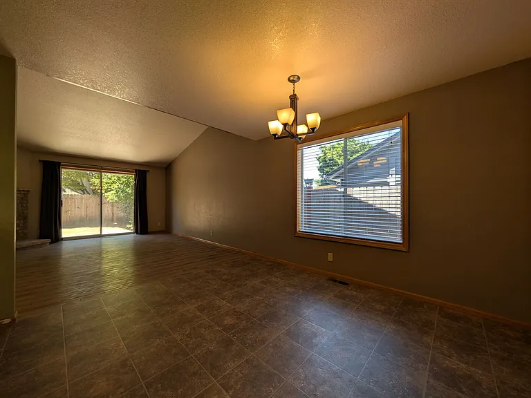 2558 Cubit St — Photo 8