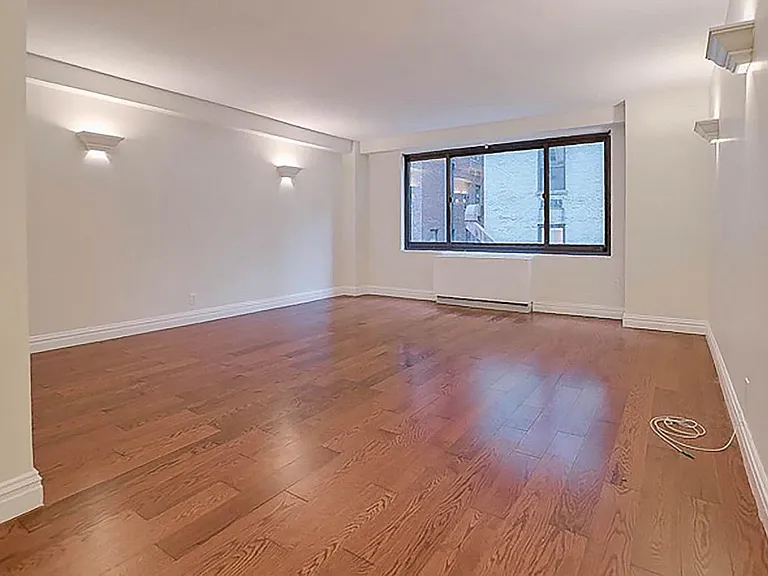 330 W 45th St #4K — Photo 1