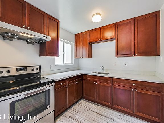 2nd image of 28537 E 13th St Unit C