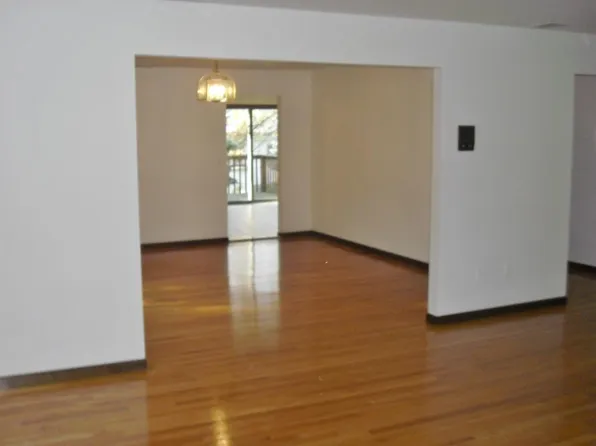 362 Wilson Avenue image 5 of 21