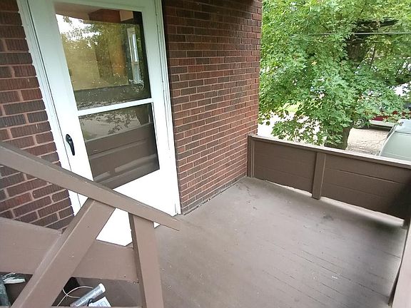 Nice covered porch -Rear