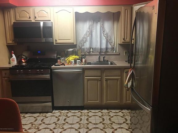 5th image of 66 Sheraden Ave