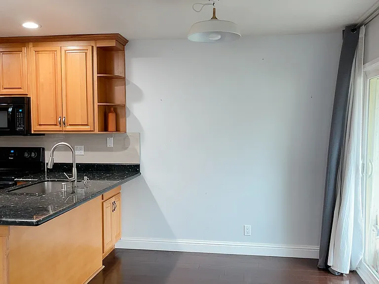 611 Devlin Ct — Photo 2