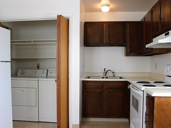 3rd image of 306 Woodpoint Ave #A
