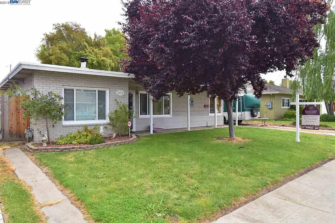 20106 Sapphire St photo 1