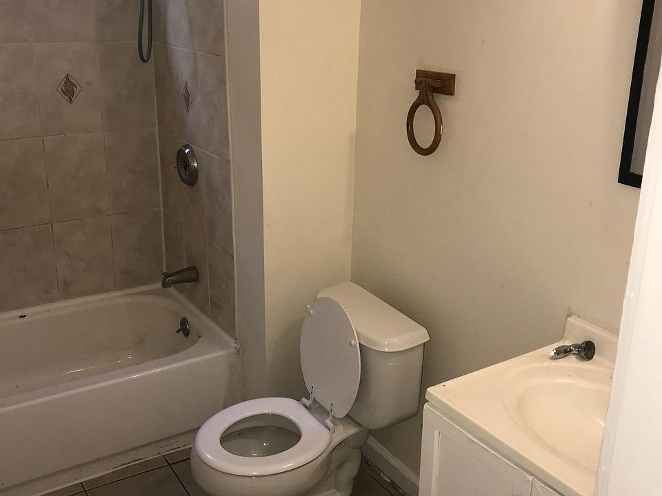 2nd Floor Bathroom