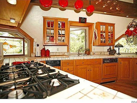 3rd image of 785 Crown Dr