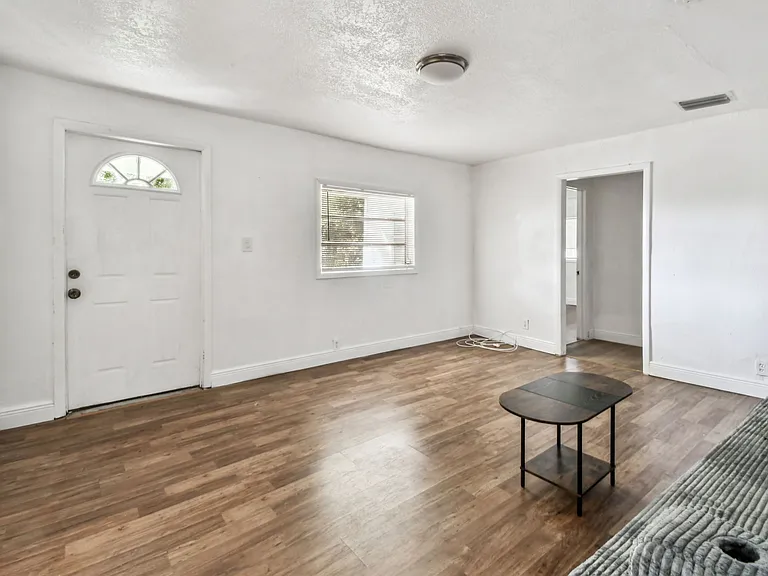 3918 E Clifton St — Photo 6