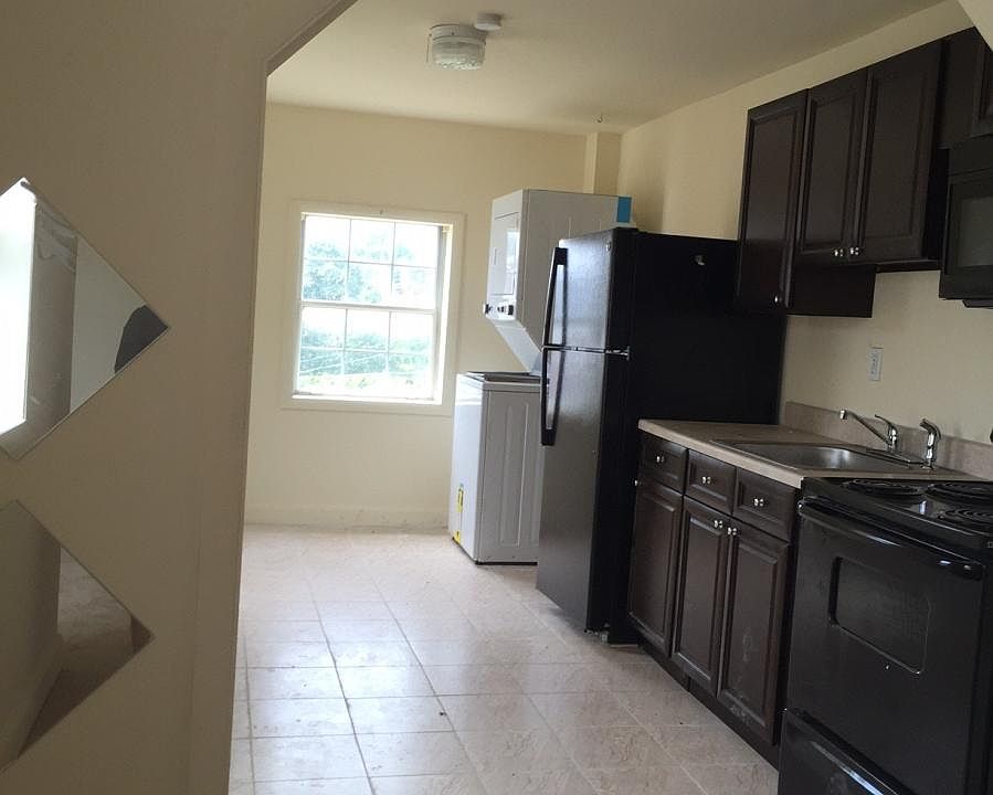 2nd image of 810 W Elm St #B