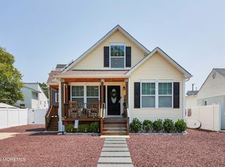 7 Pinecrest Dr, Toms River, NJ 08753