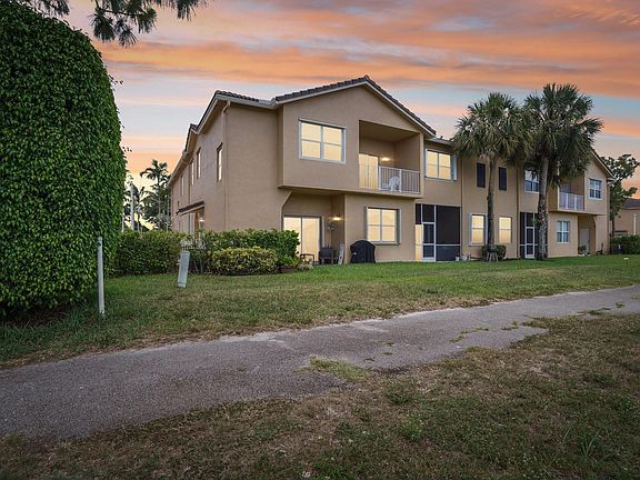 2nd image of 2923 Crestwood Terrace #5104