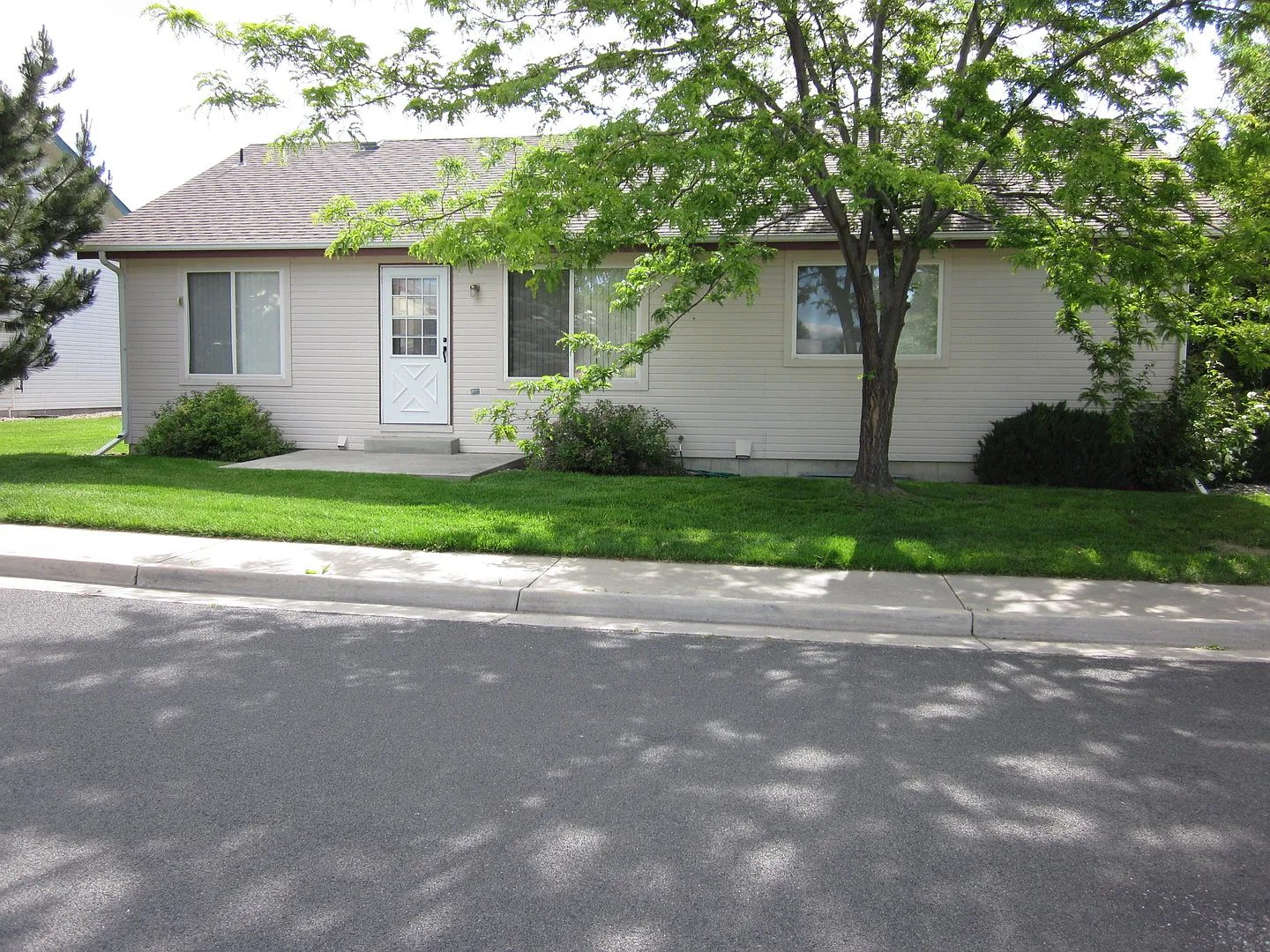 3 Bedroom, 2 Bathroom Patio-Ranch Style Home — Photo 2
