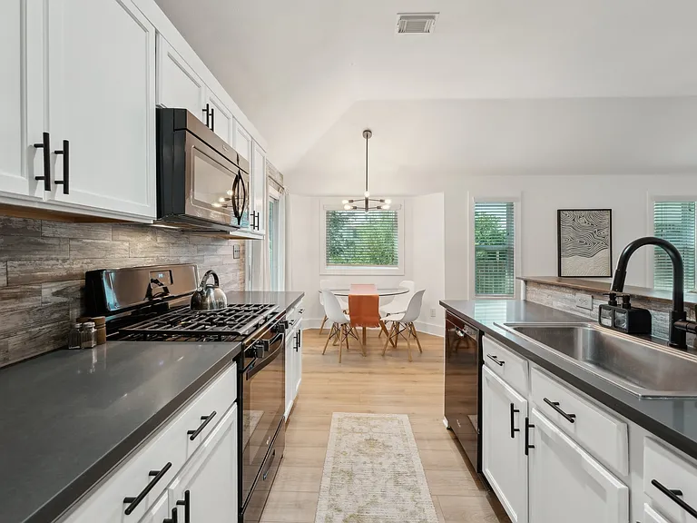 1620 Rosewood Ct — Photo 12