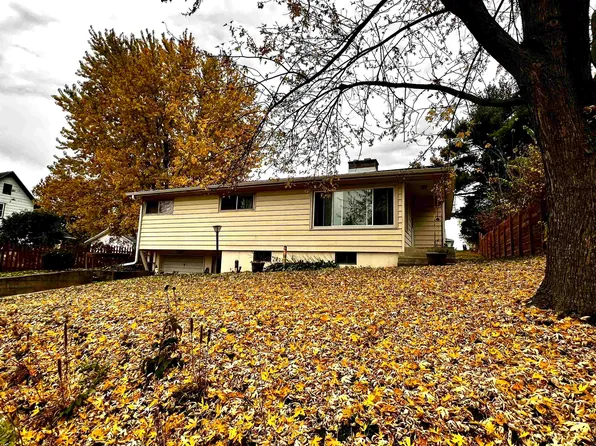 413 8th Ave, New Glarus, WI 53574