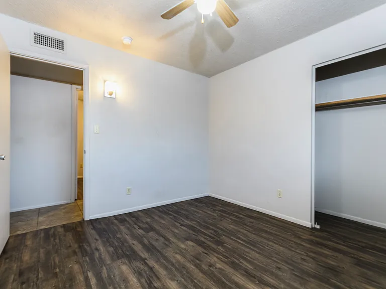 1028 E Wesleyan Dr — Photo 8