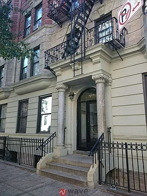 Rented by Wave Real Estate Group | media 32