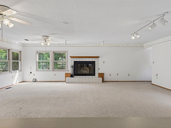 5th image of 102 Summerall Dr