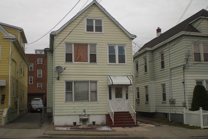 1st image of 394 River Dr