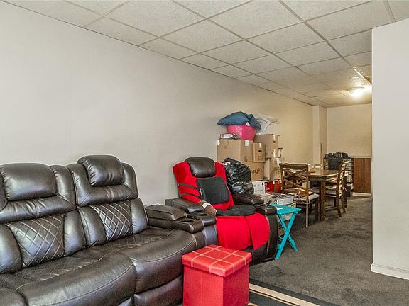3rd image of 944 North St