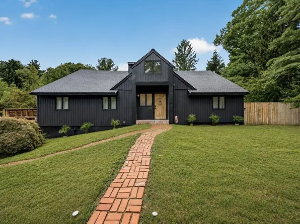 63 Grove St, Foxboro, MA 02035