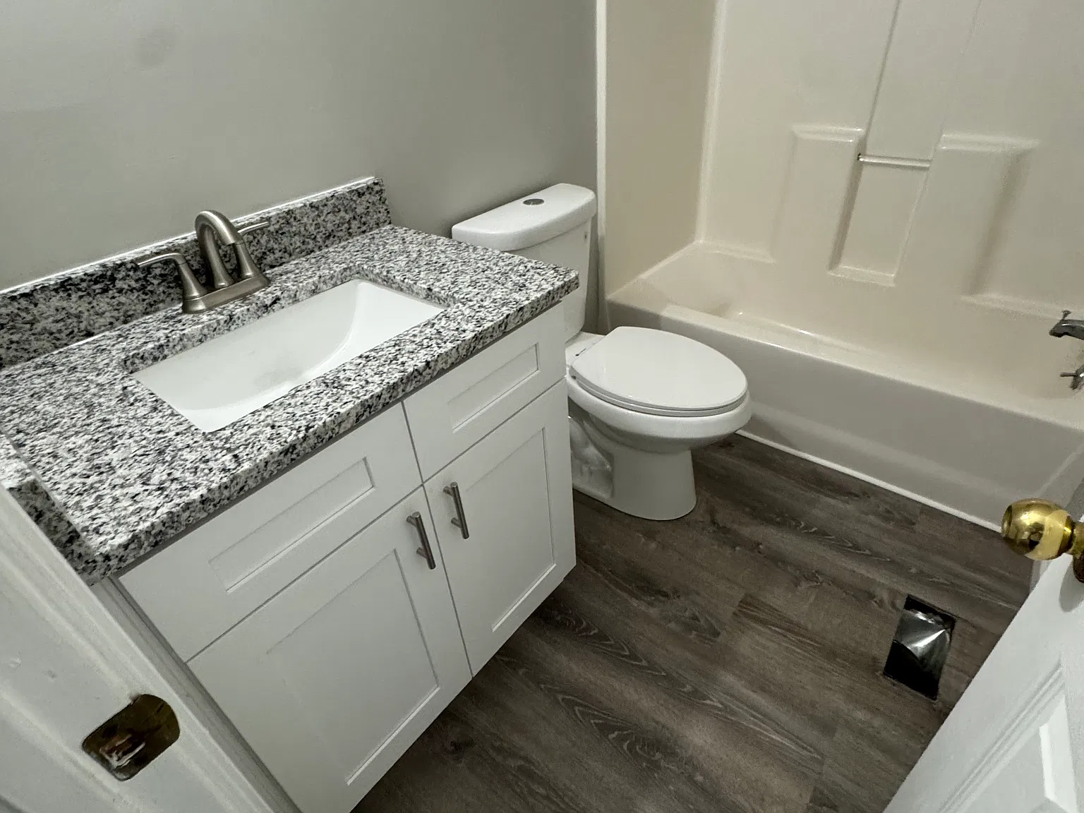 758 College St — Photo 2