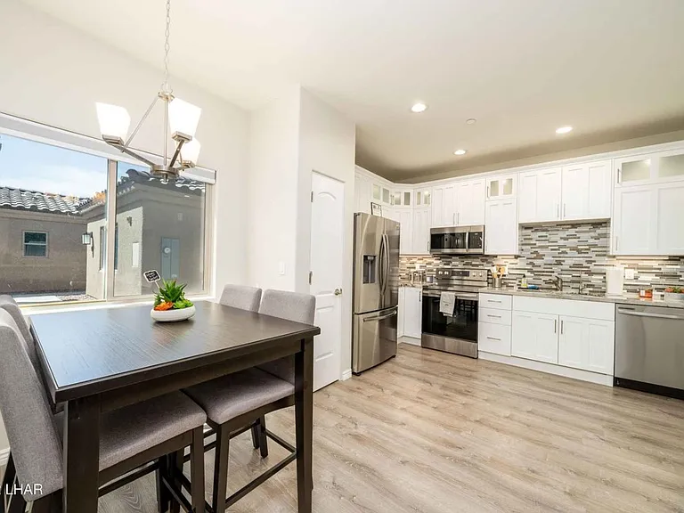 490 N Lake Havasu Ave #I — Photo 4