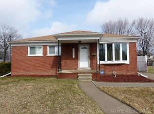 22731 Lincoln St, Saint Clair Shores, MI 48082