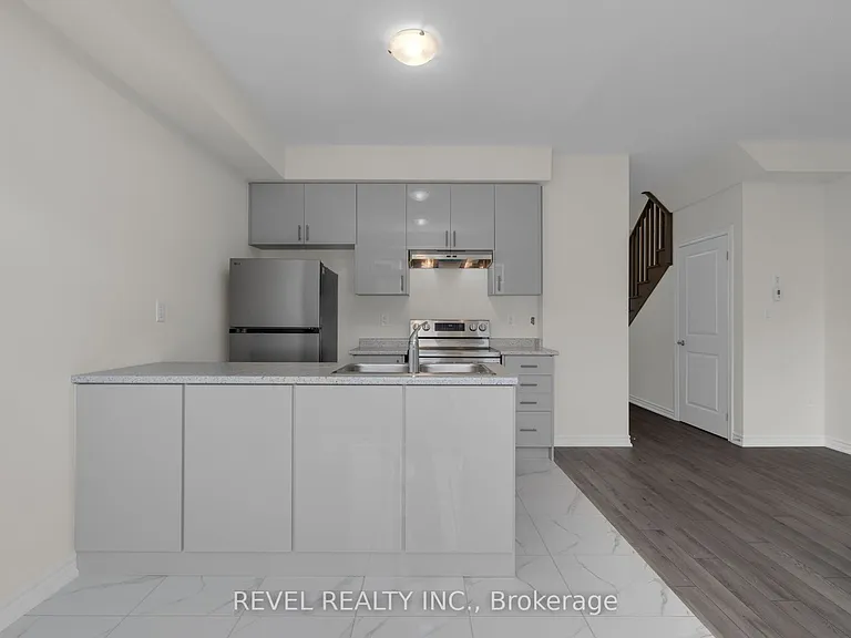 4 Rochester Dr — Photo 7