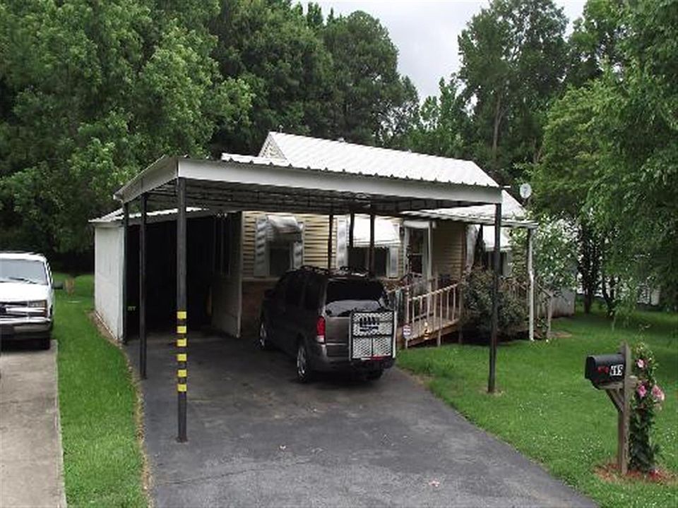 1st image of 685 Mozley Dr SE