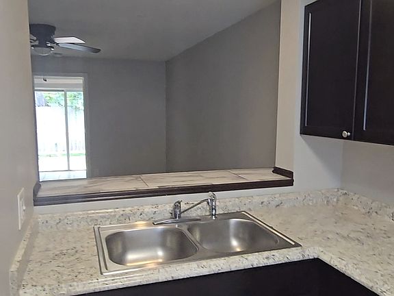4th image of 15633 Avalon Ave APT A