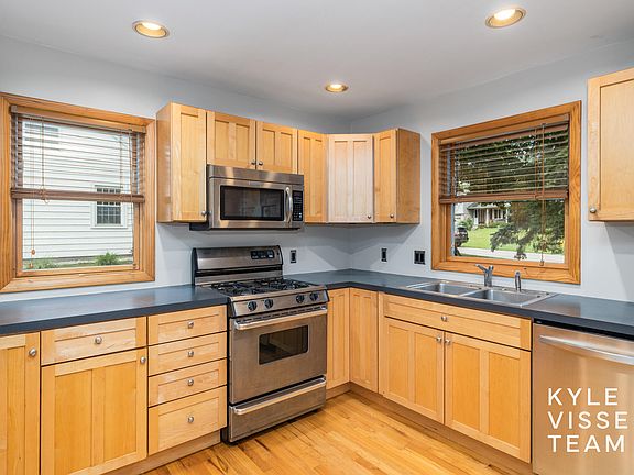 4th image of 1604 Woodcliff Ave SE