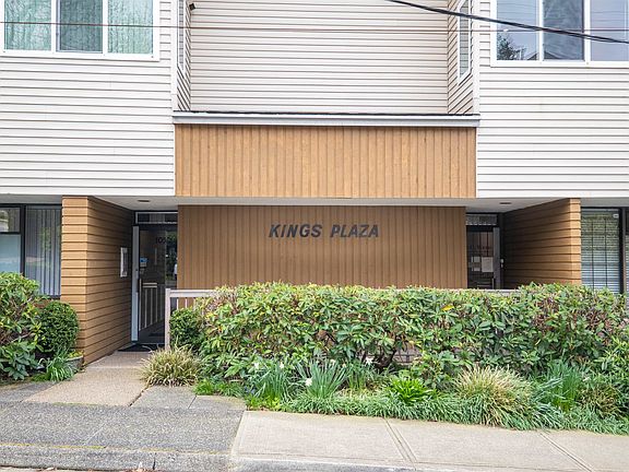 3rd image of 105 W Kings Rd #104