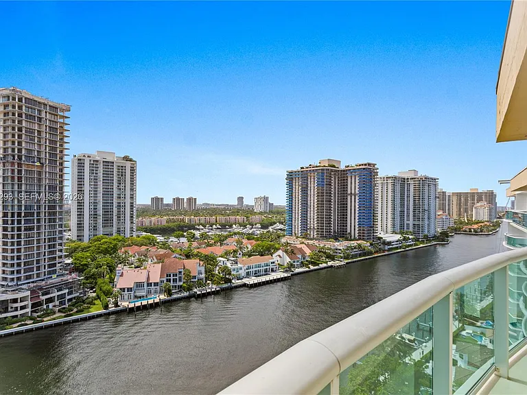 19390 Collins Ave #17 — Photo 29