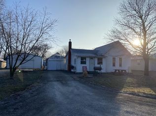 10 Willow St, Dewey, IL 61840