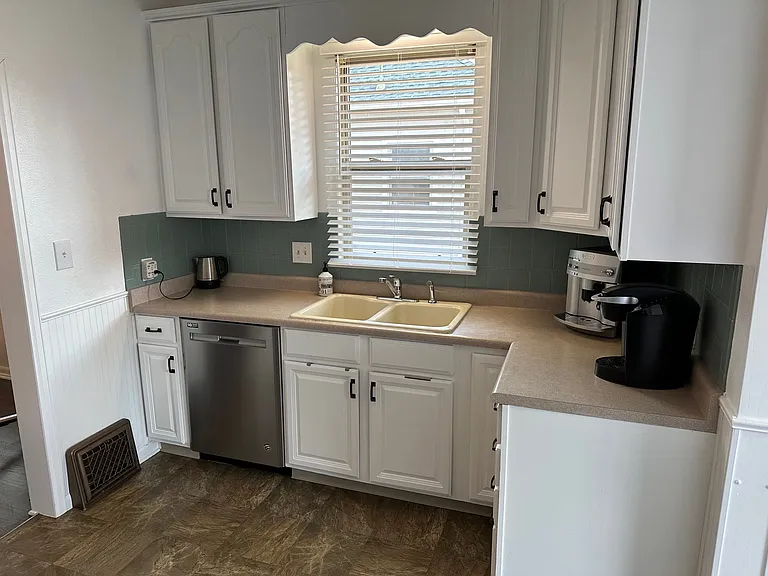 817 Walnut St — Photo 6